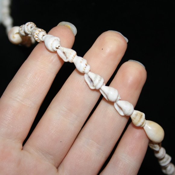 Beautiful long cream natural shell necklace 34" - Picture 3 of 5